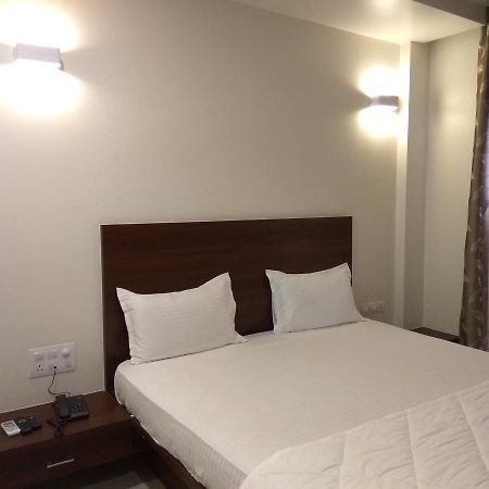 Manasi Inn Satara Luaran gambar
