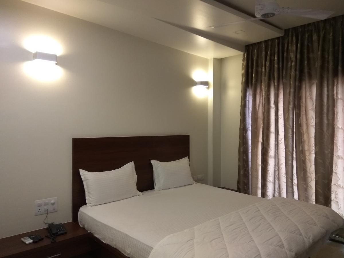 Manasi Inn Satara Luaran gambar