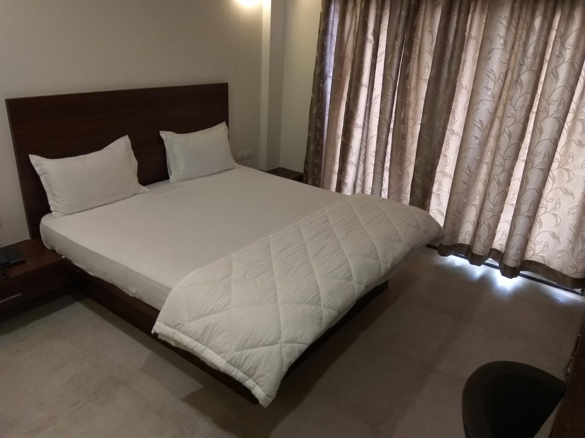 Manasi Inn Satara Luaran gambar