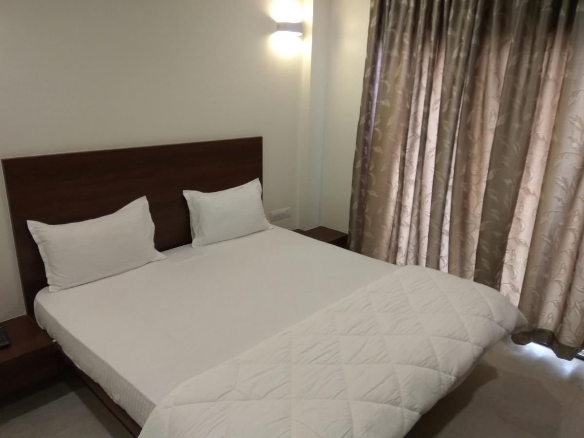 Manasi Inn Satara Luaran gambar