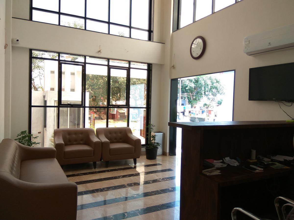 Manasi Inn Satara Luaran gambar