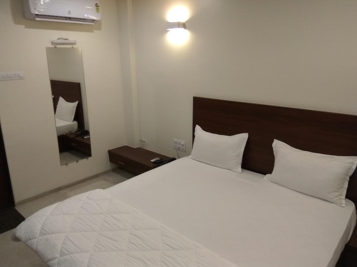 Manasi Inn Satara Luaran gambar