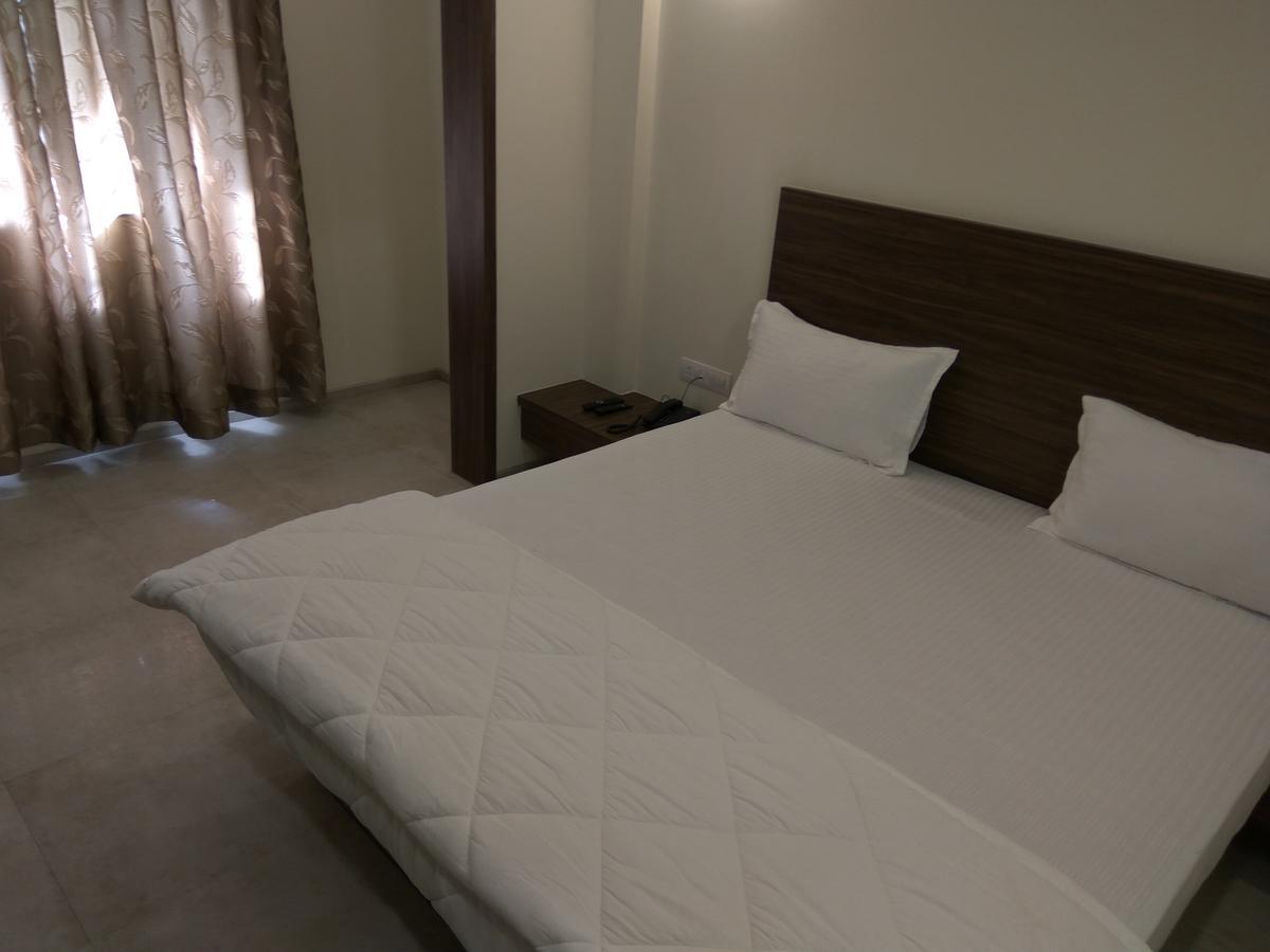 Manasi Inn Satara Luaran gambar