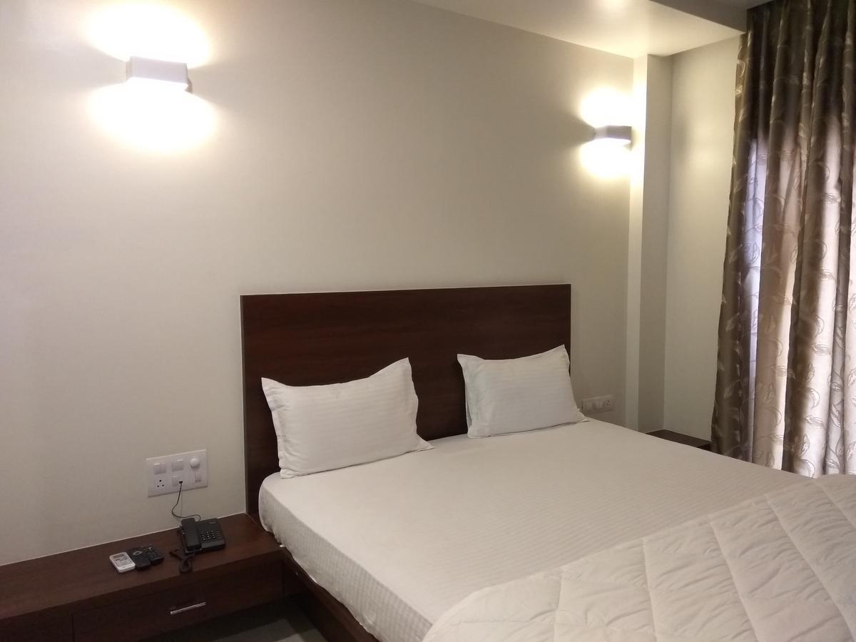 Manasi Inn Satara Luaran gambar