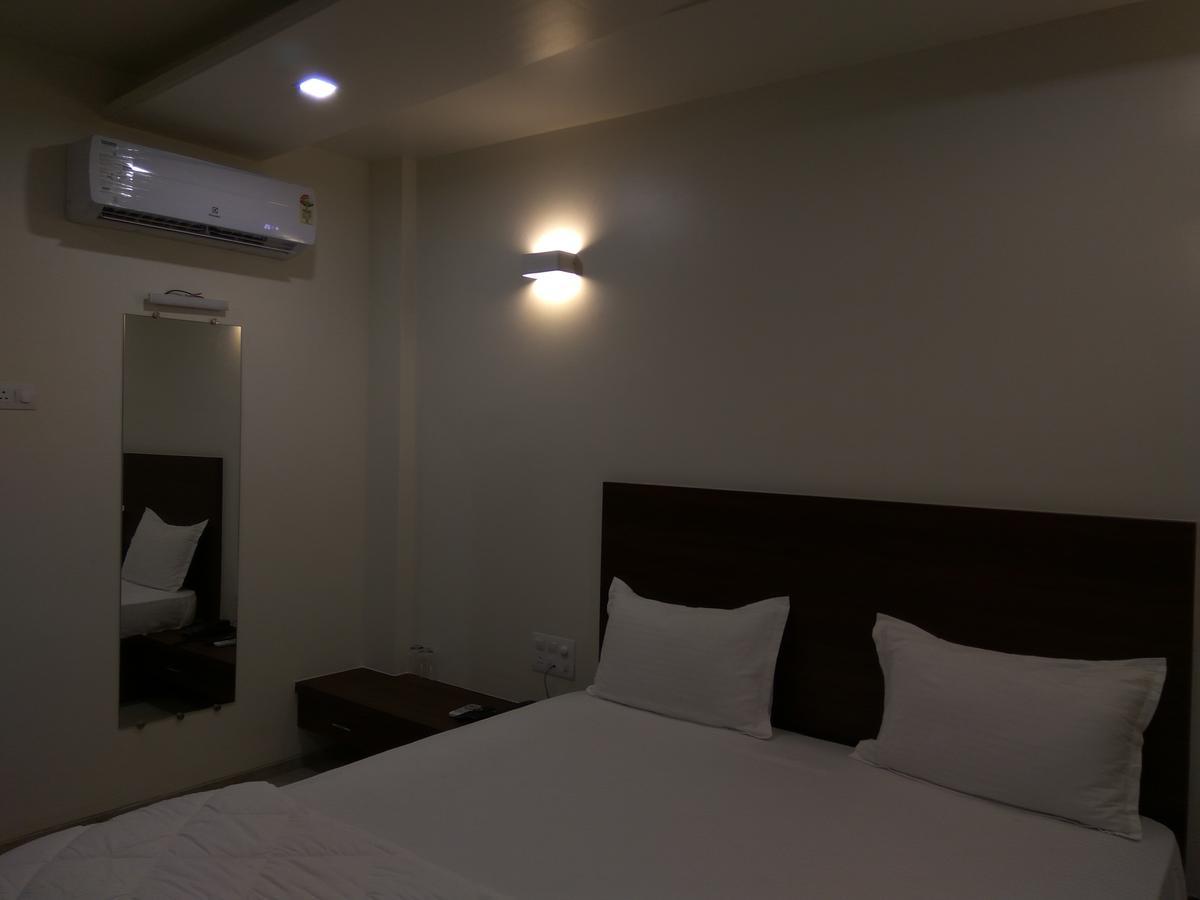 Manasi Inn Satara Luaran gambar