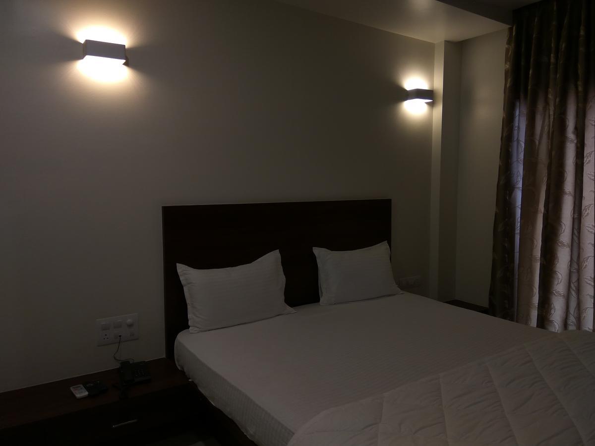 Manasi Inn Satara Luaran gambar